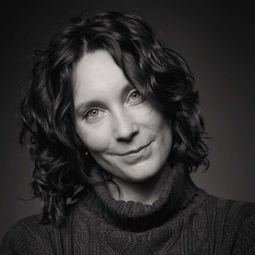 Headshot of a woman